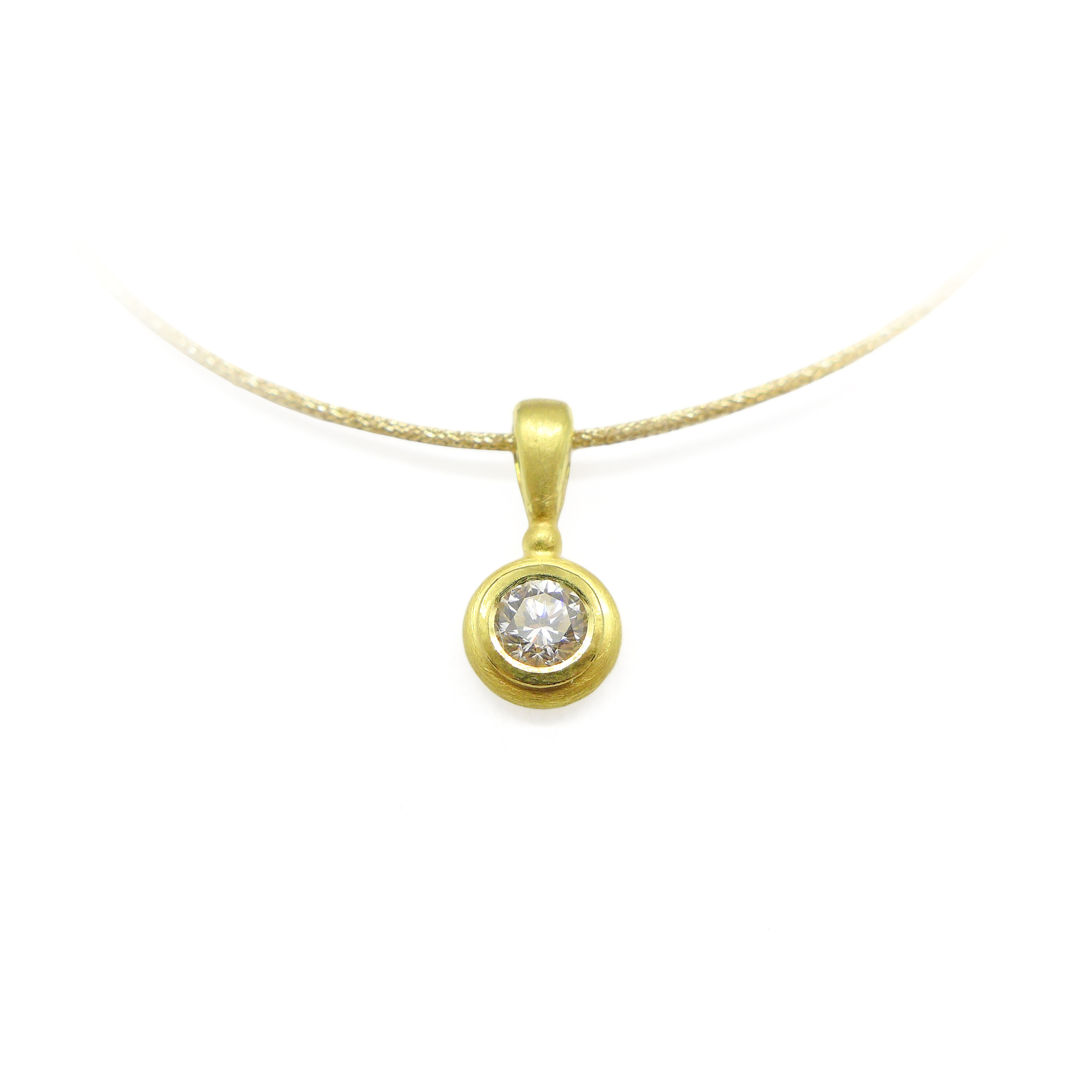 yellow golden necklace with a diamond